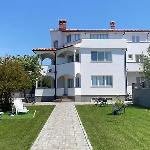 Mara Apartment