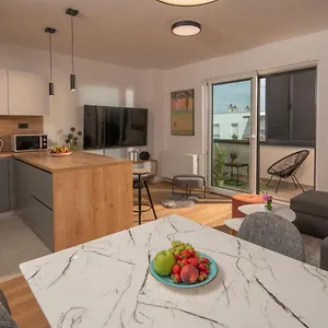 Family & Friends - Floor - Free Parking Apartment