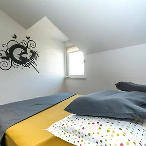 Tin Apartment Kaštela
