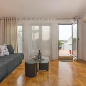 Centre Sea View Apartment Pula